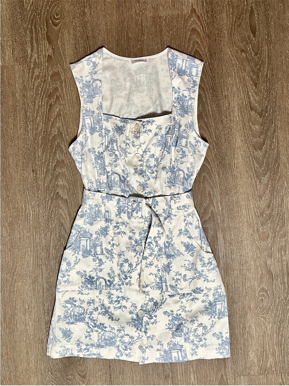 Storia White and Blue Denim Toile Cotton
Dress Size Large (Medium) EUC - Picture 11 of 14